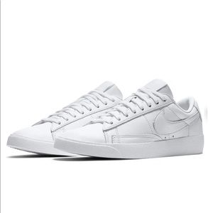 Nike Blazer Low SE Sneaker size 8